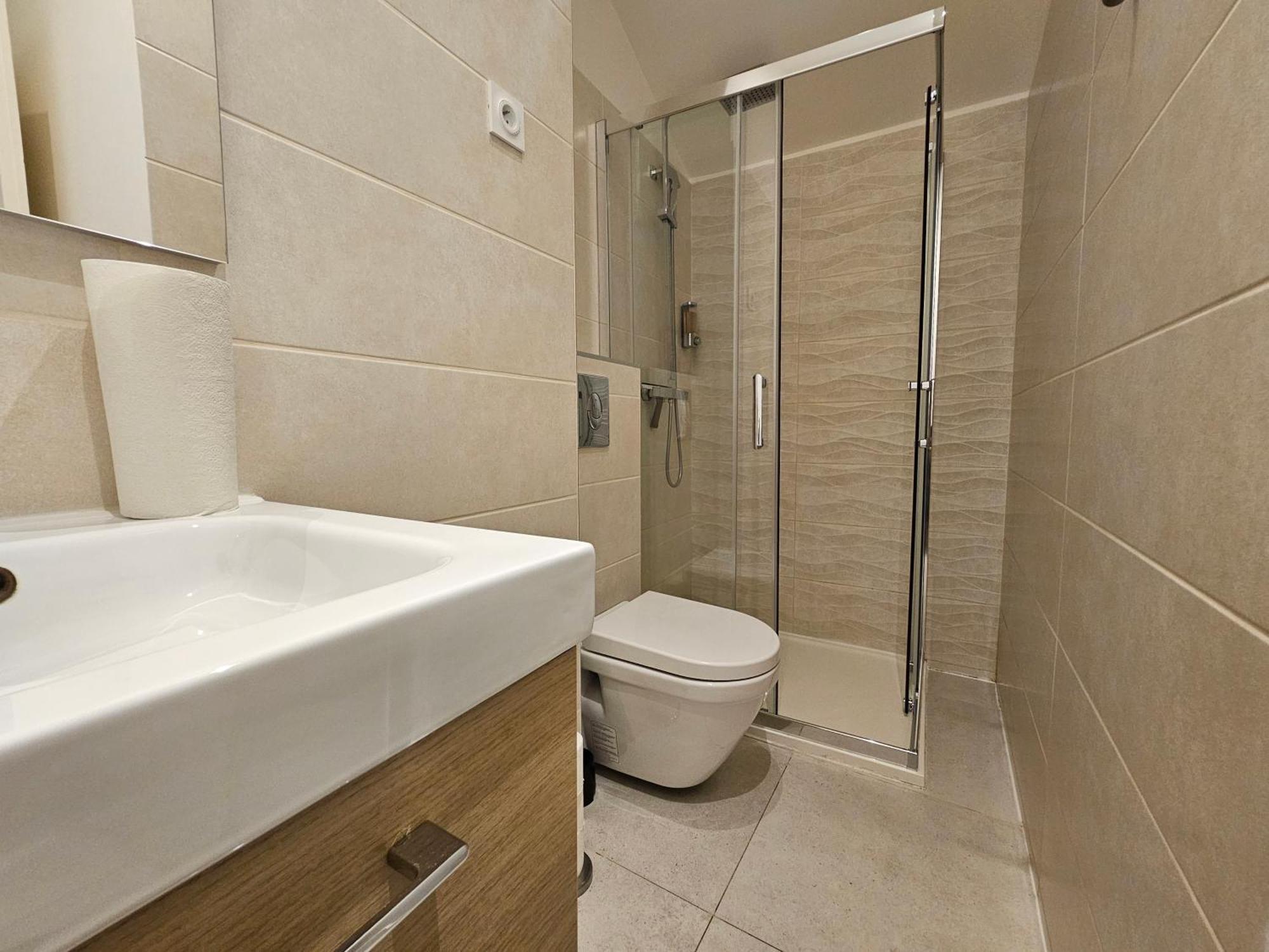 Centre De : Renove, Climatise Et Calme Appartement Nice