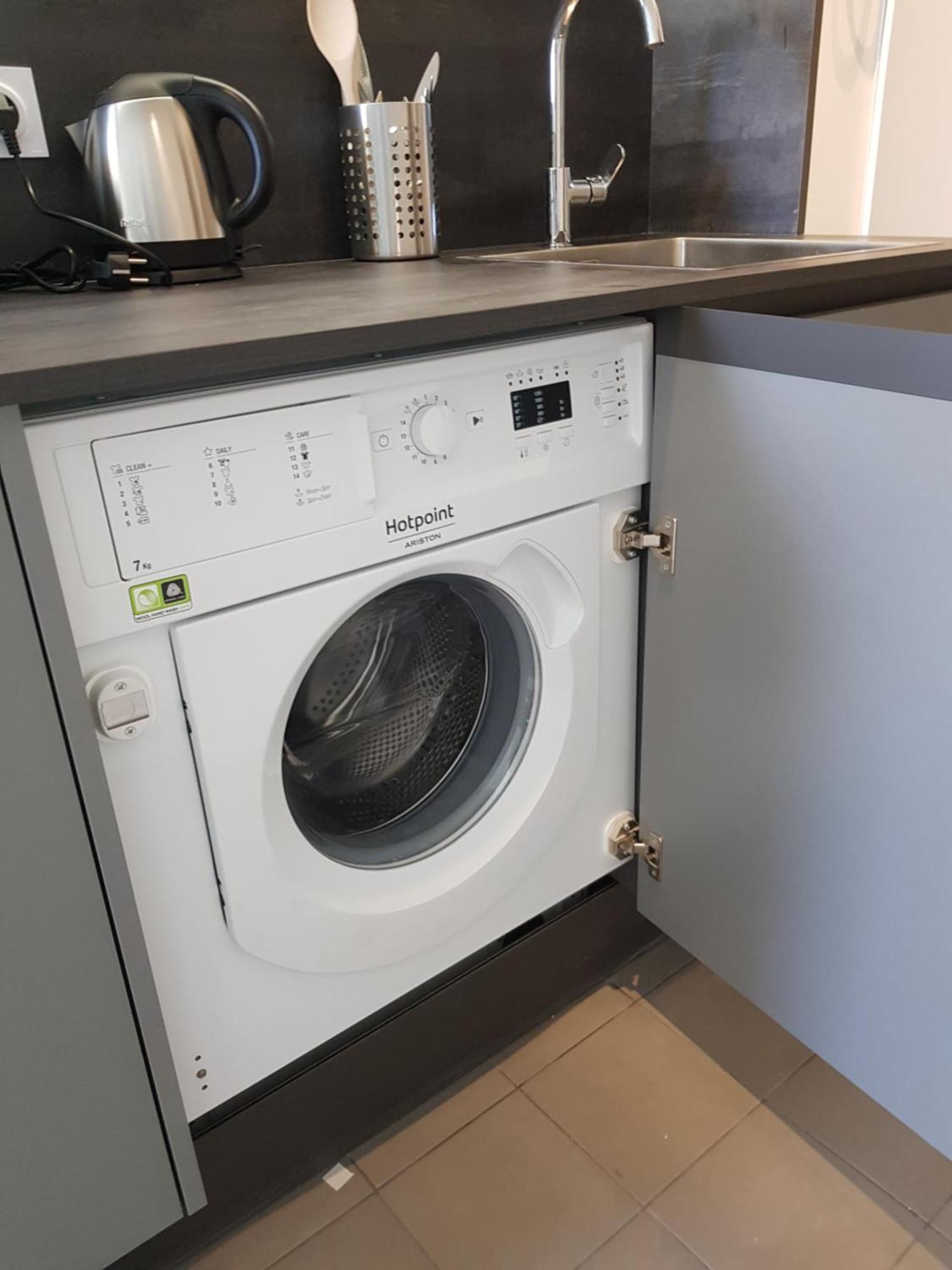 Centre De : Renove, Climatise Et Calme Appartement *