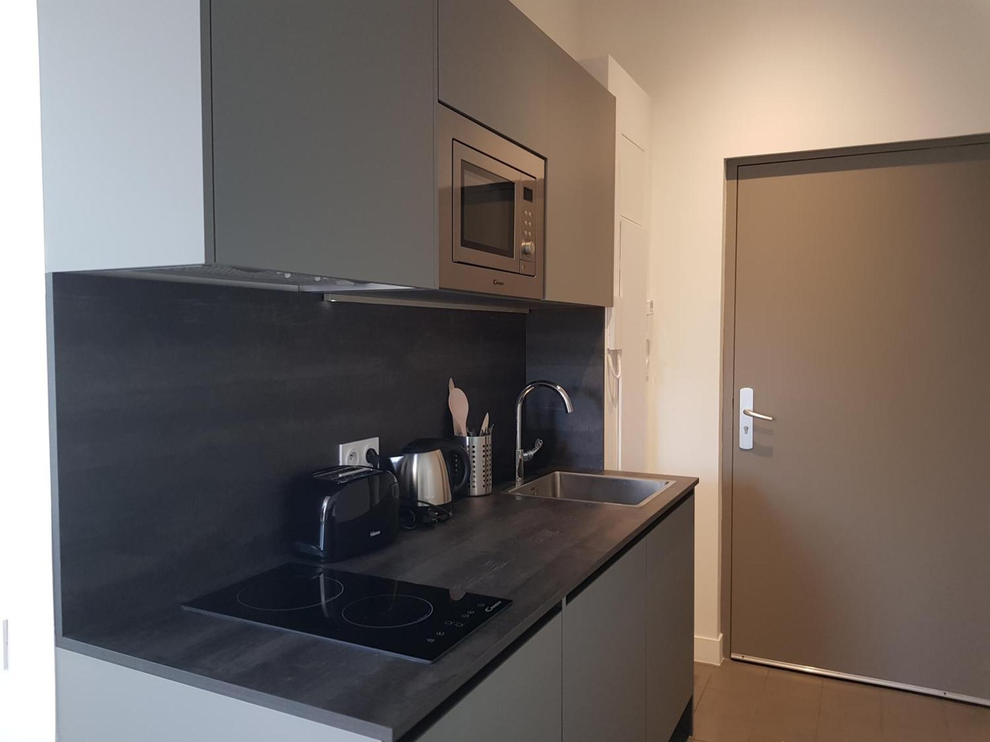 Centre De : Renove, Climatise Et Calme Appartement *